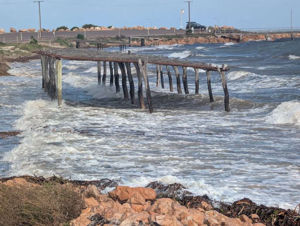 High Tide Smoky Bay